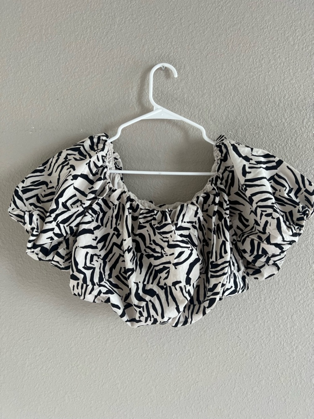 a new day Black & White Off-Shoulder Printed Crop Top
